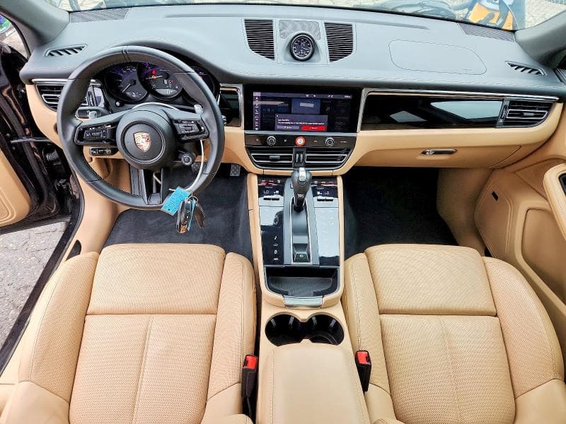 2025 PORSCHE MACAN BASE 8