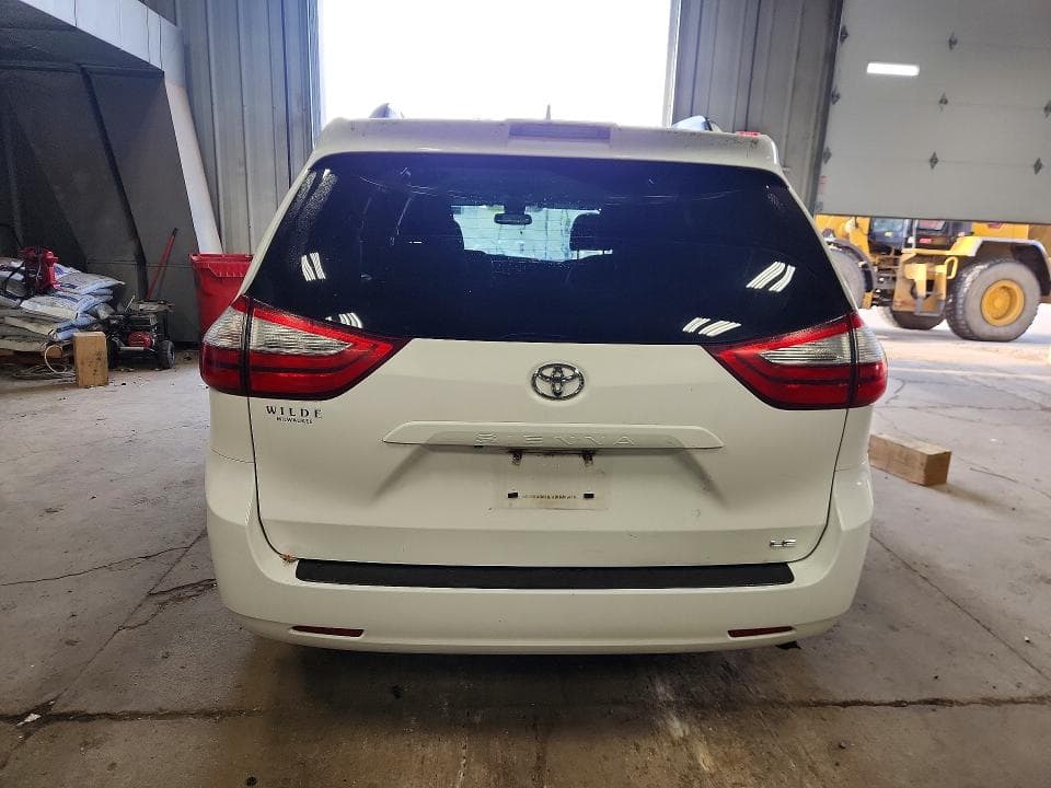2018 TOYOTA SIENNA LE 6