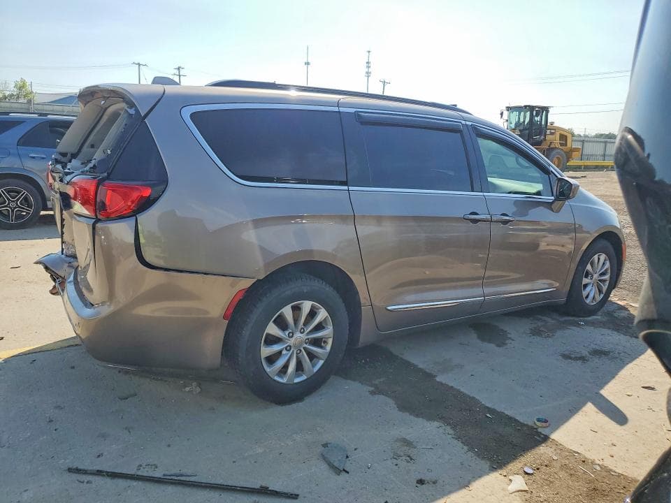 2017 CHRYSLER PACIFICA TOURING L 3