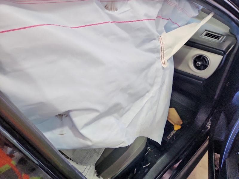 2019 TOYOTA COROLLA LE 8