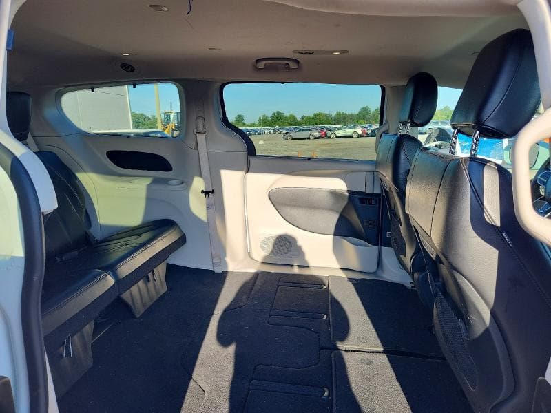 2022 CHRYSLER PACIFICA TOURING L 11