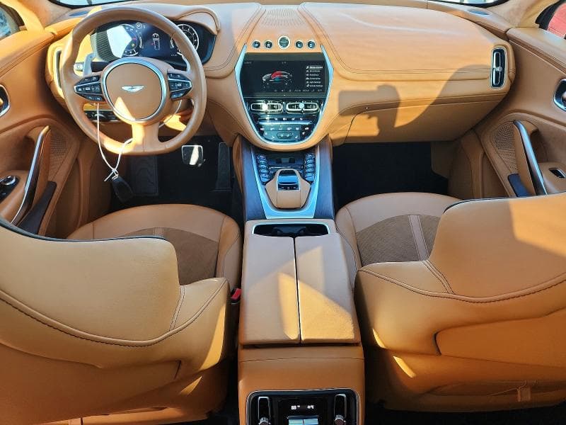 2022 ASTON MARTIN DBX 8