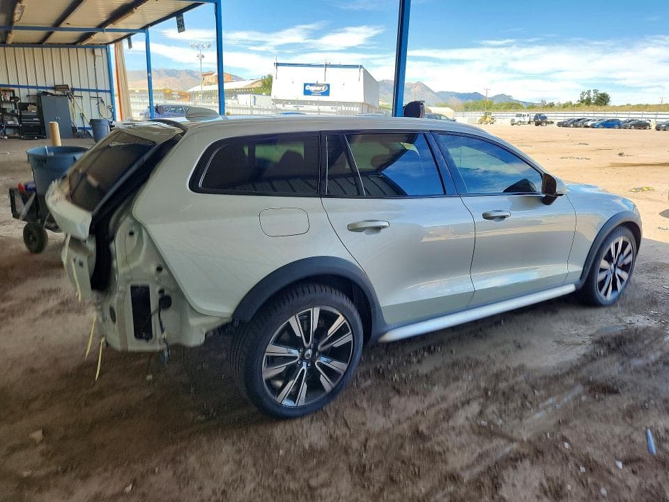 2020 VOLVO V60 CROSS COUNTRY T5 MOMENTUM 3