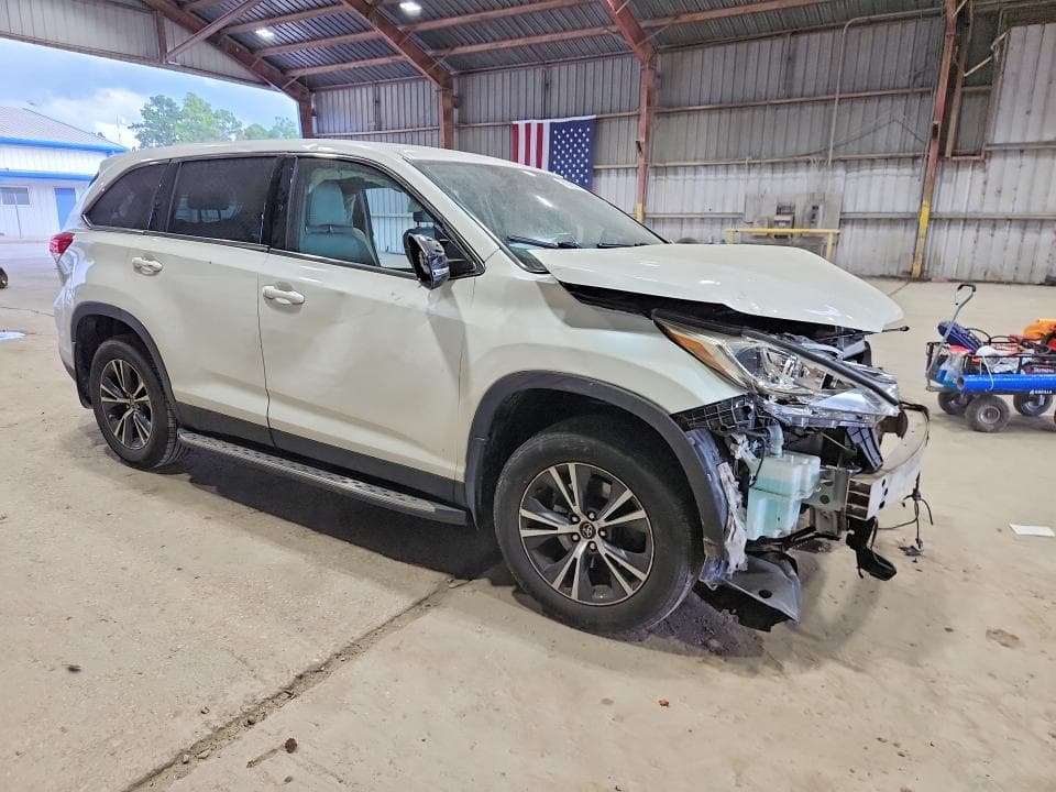 2019 TOYOTA HIGHLANDER LE 4