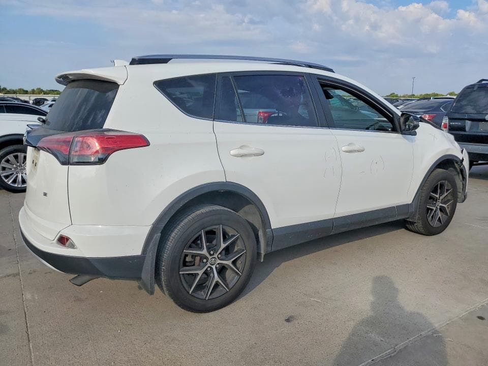 2017 TOYOTA RAV4 SE 3