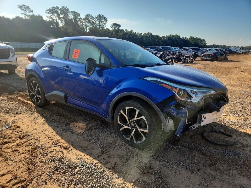 2019 TOYOTA C-HR XLE 4