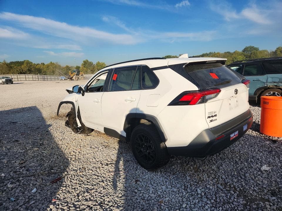 2024 TOYOTA RAV4 XLE 2