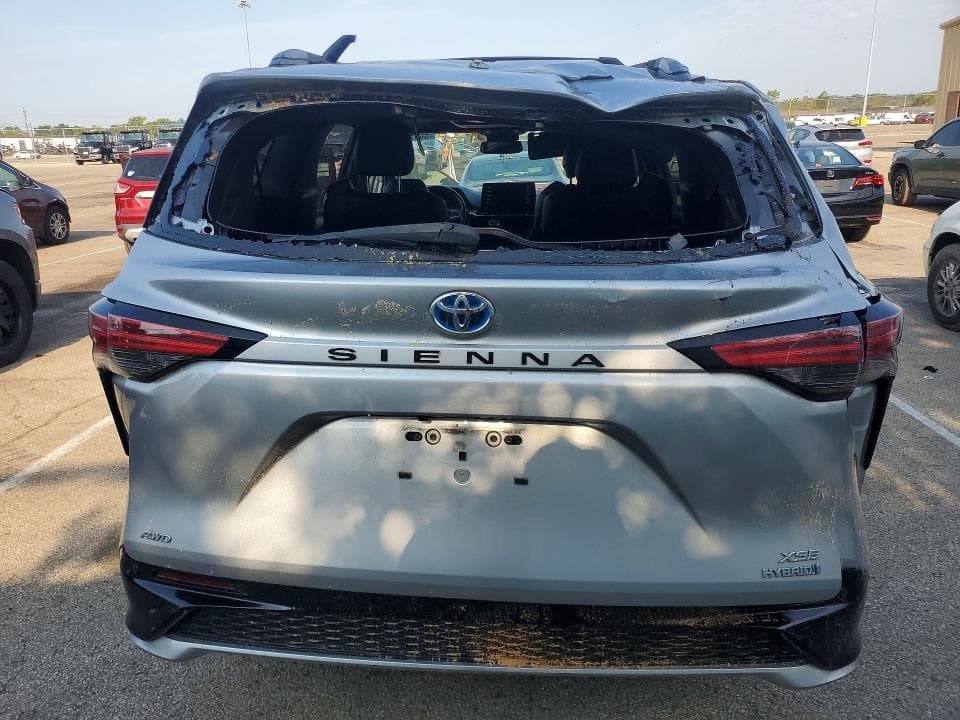 2021 TOYOTA SIENNA XSE 6