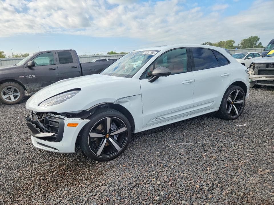 2024 PORSCHE MACAN BASE - 1