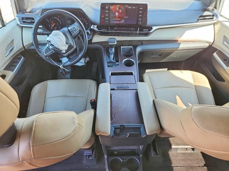 2021 TOYOTA SIENNA XLE 8