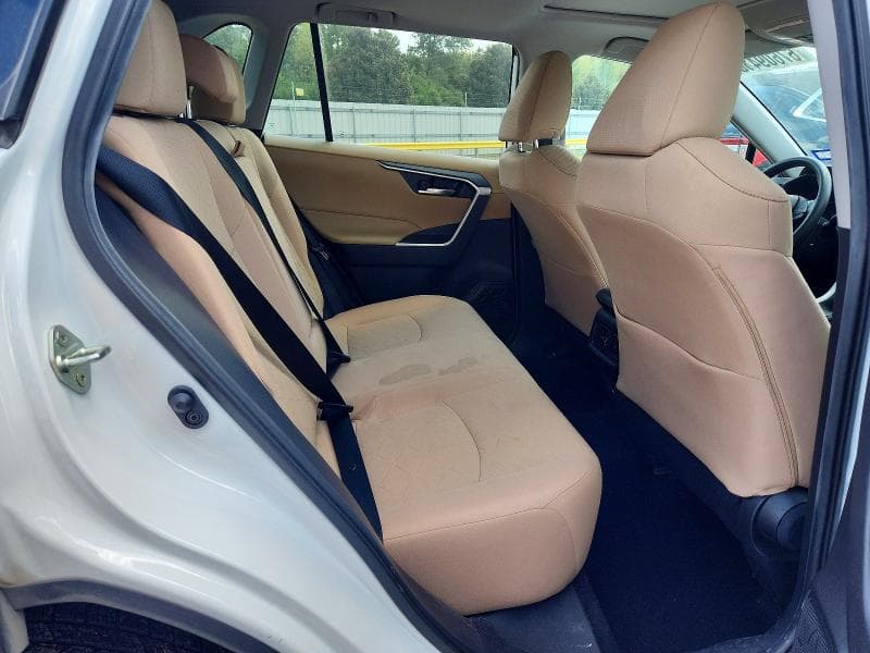 2020 TOYOTA RAV4 XLE 10