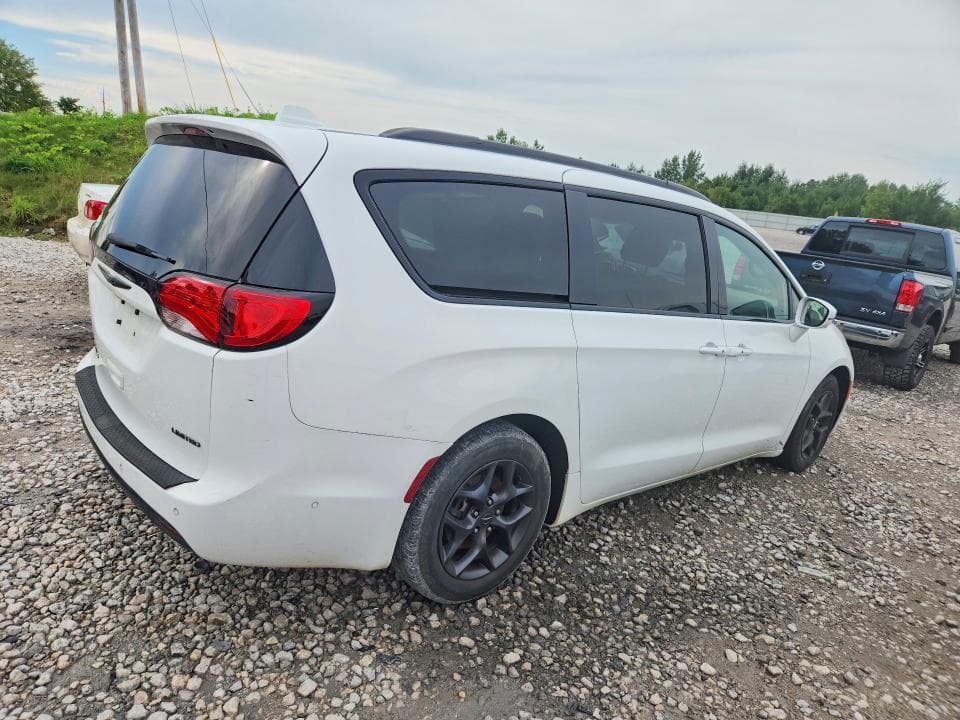 2018 CHRYSLER PACIFICA LIMITED 3