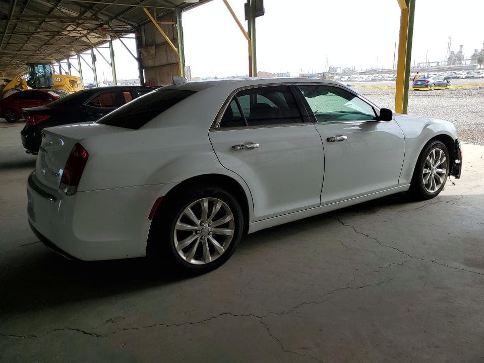 2018 CHRYSLER 300 LIMITED 3