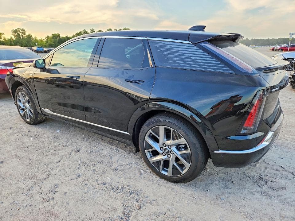 2026 CADILLAC OPTIQ LUXURY 2