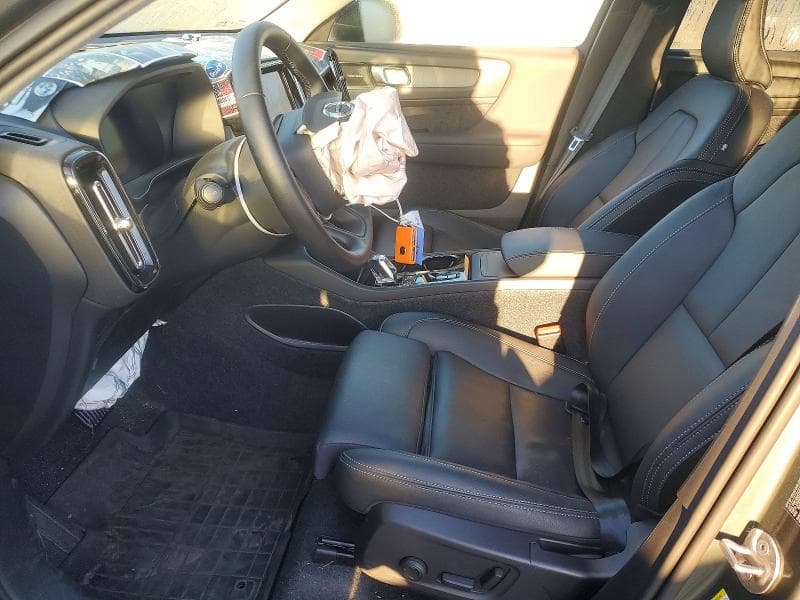 2026 VOLVO XC40 PLUS 7