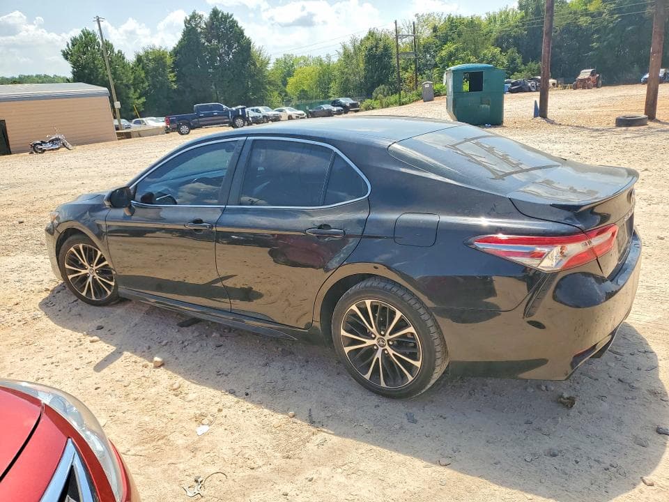 2018 TOYOTA CAMRY SE 2
