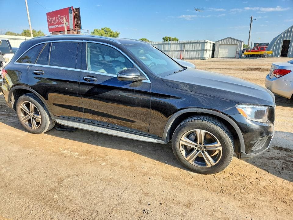 2017 MERCEDES-BENZ GLC 300 4MATIC 4