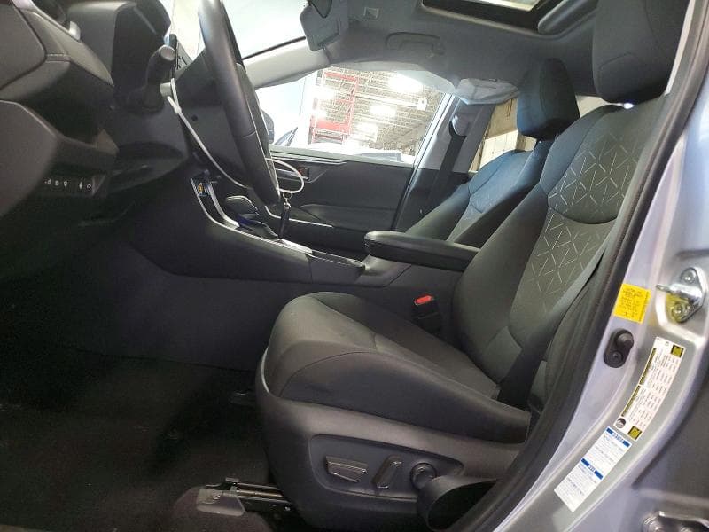2021 TOYOTA RAV4 XLE 7
