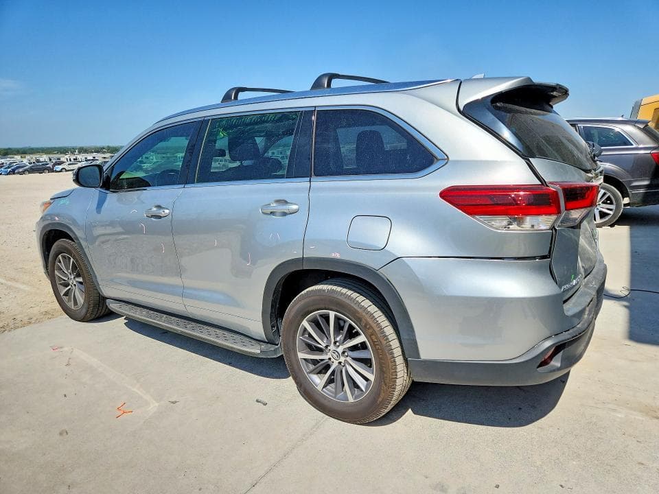 2018 TOYOTA HIGHLANDER XLE 2