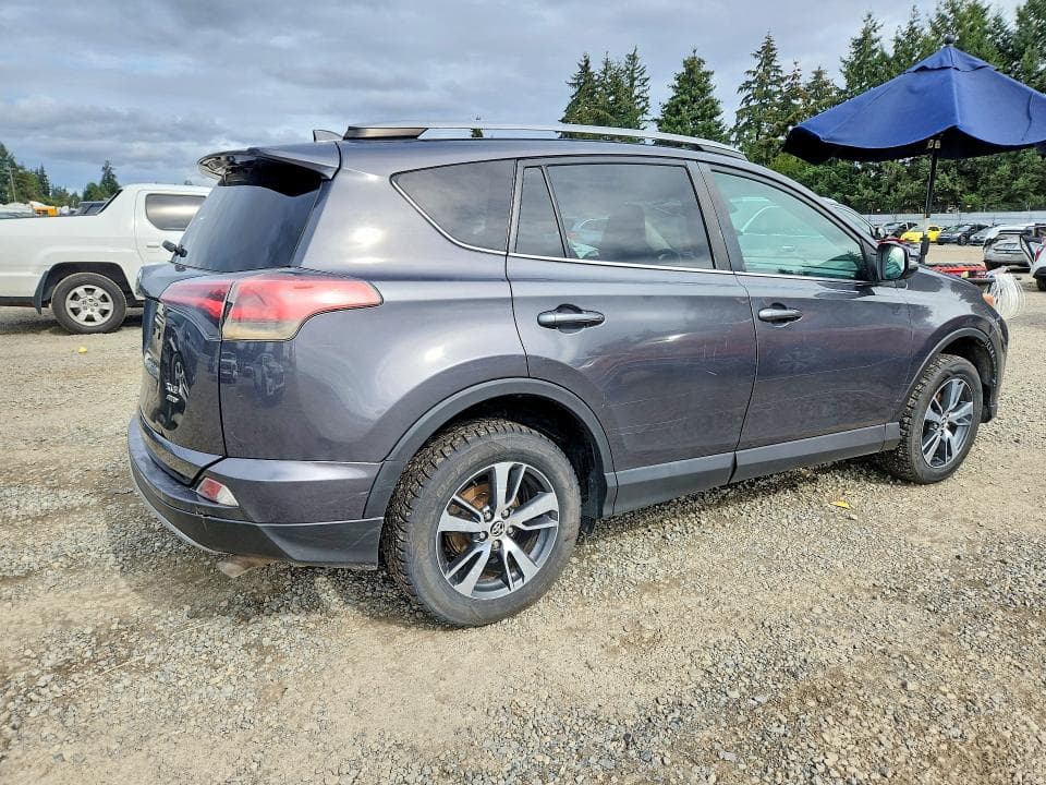 2018 TOYOTA RAV4 XLE 3