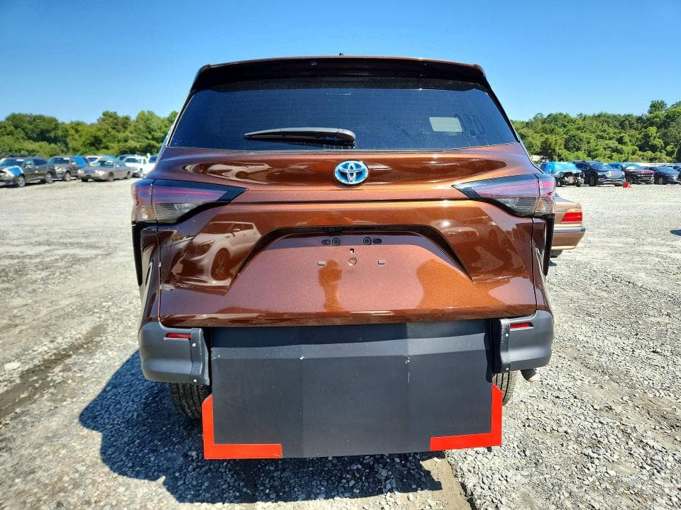 2024 TOYOTA SIENNA LE 6