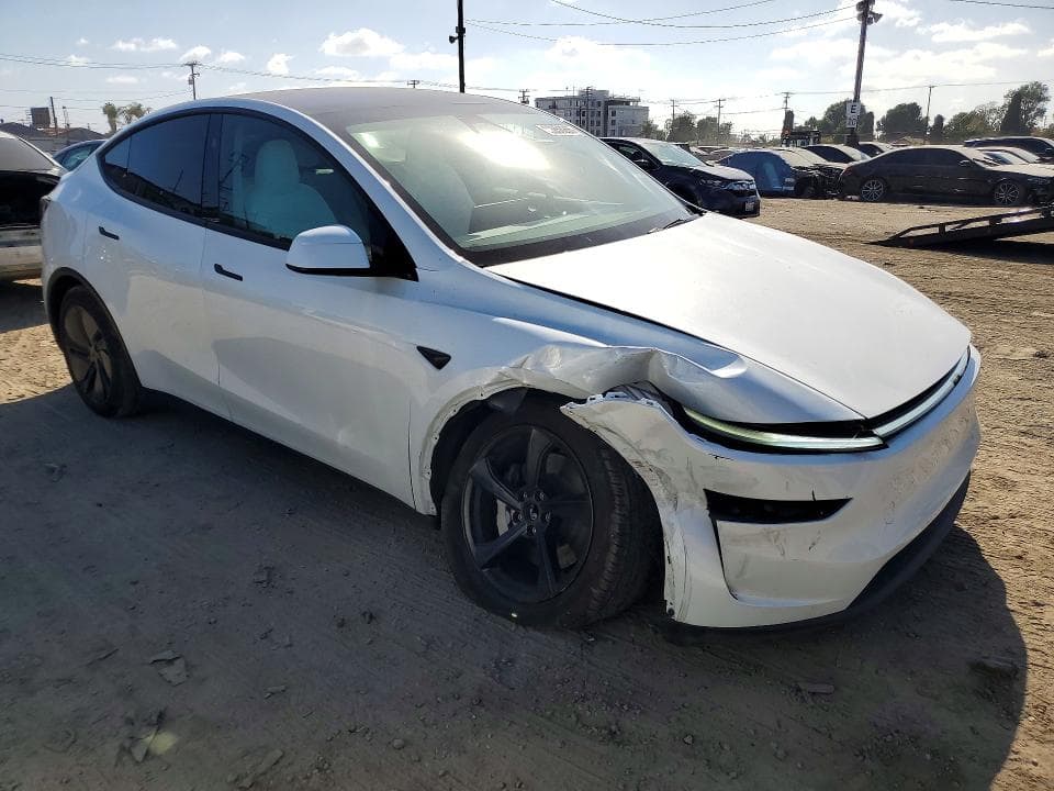2026 TESLA MODEL Y 4