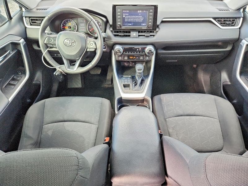 2021 TOYOTA RAV4 XLE 8