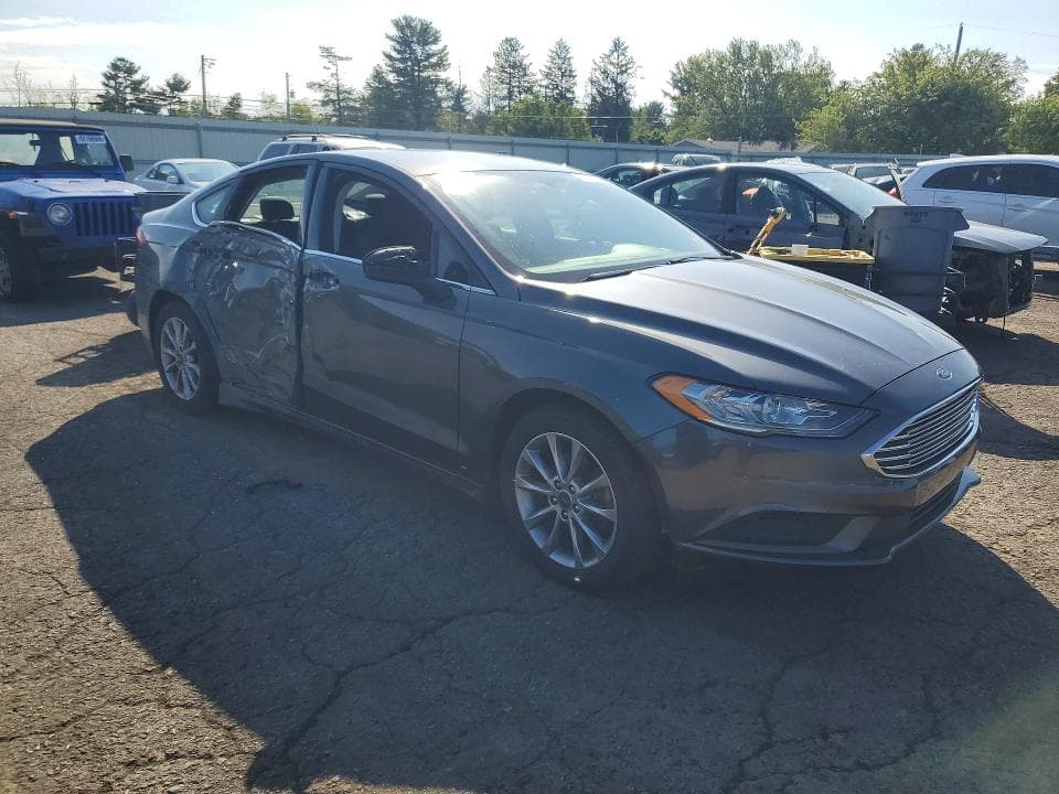 2017 FORD FUSION SE 4