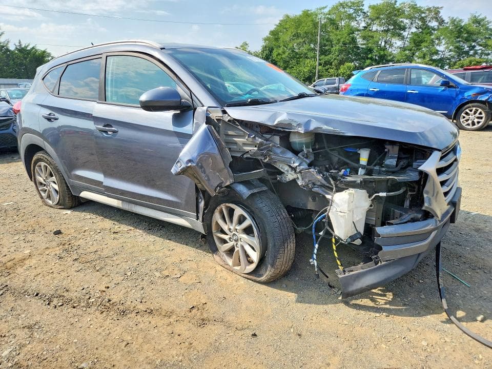 2017 HYUNDAI TUCSON SE 4