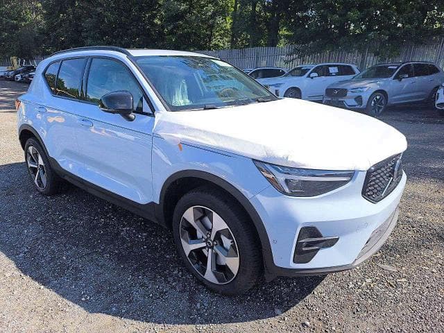 2026 VOLVO XC40 PLUS 3
