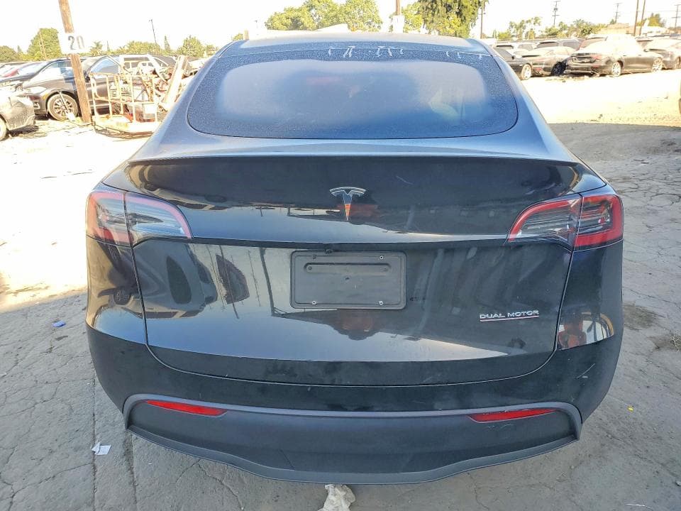 2025 TESLA MODEL Y 6