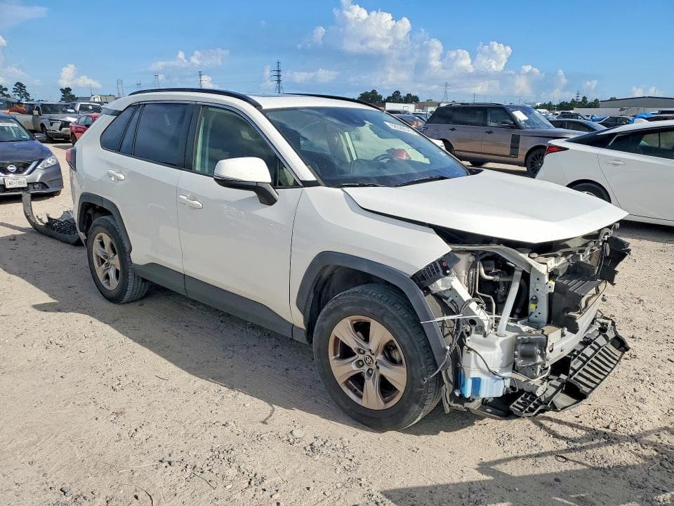 2020 TOYOTA RAV4 XLE 4