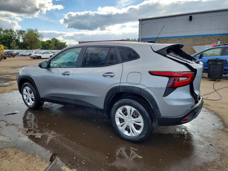 2024 CHEVROLET TRAX LS 2