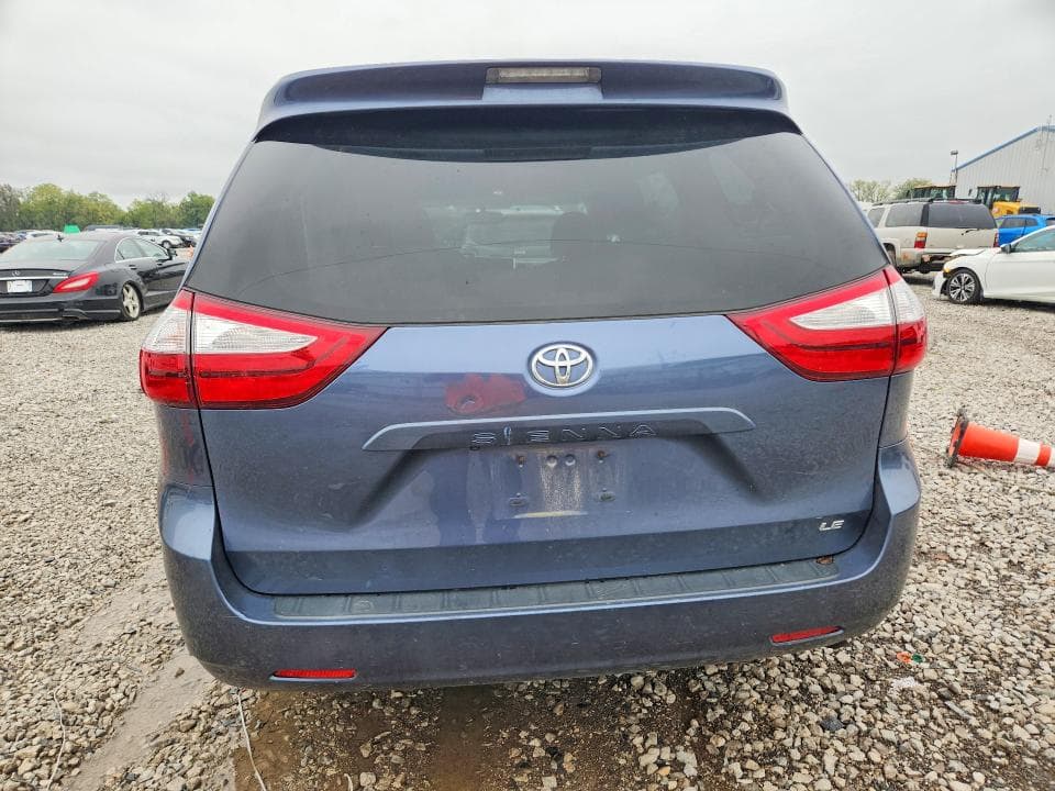 2017 TOYOTA SIENNA LE 6