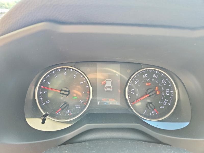 2019 TOYOTA RAV4 XLE 9