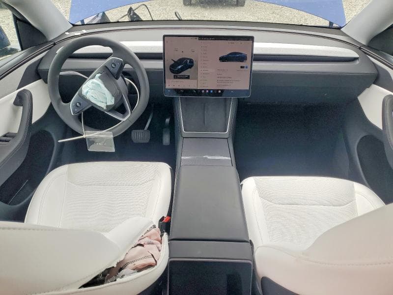 2026 TESLA MODEL Y 8