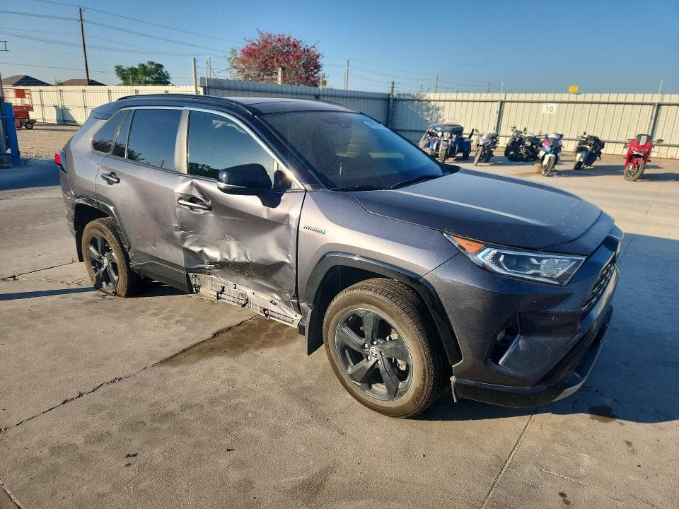 2019 TOYOTA RAV4 XSE 4