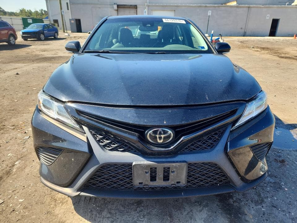 2020 TOYOTA CAMRY SE 5