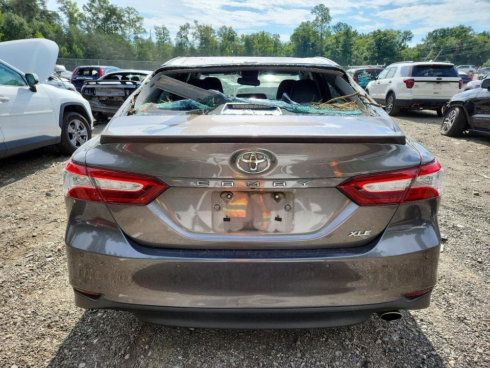 2018 TOYOTA CAMRY XLE 6