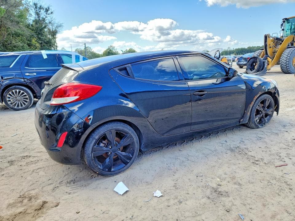 2017 HYUNDAI VELOSTER VALUE EDITION 3