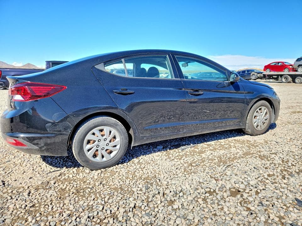 2019 HYUNDAI ELANTRA SE 3