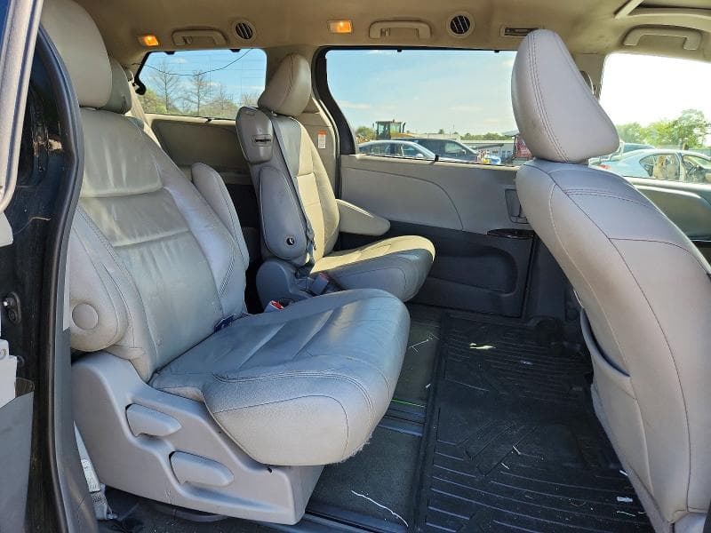 2017 TOYOTA SIENNA XLE 8-PASSENGER 11
