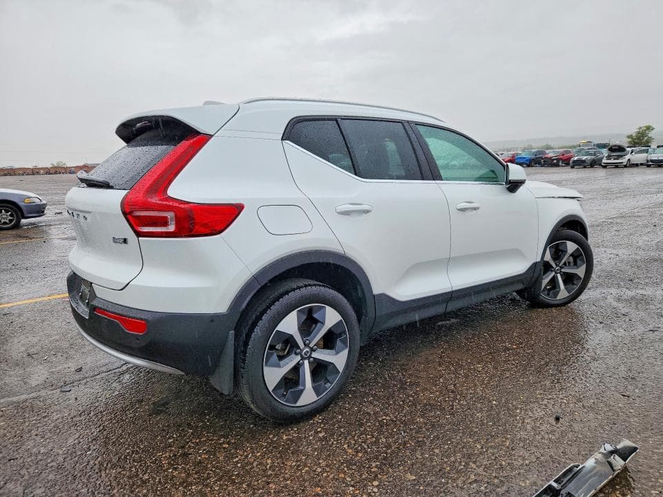2025 VOLVO XC40 PLUS 3