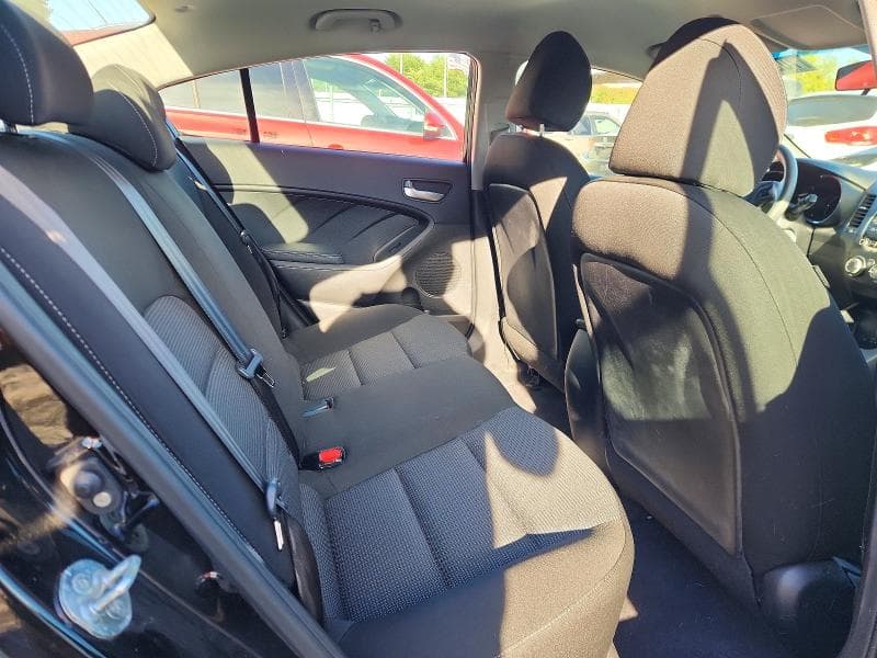2017 KIA FORTE LX 10