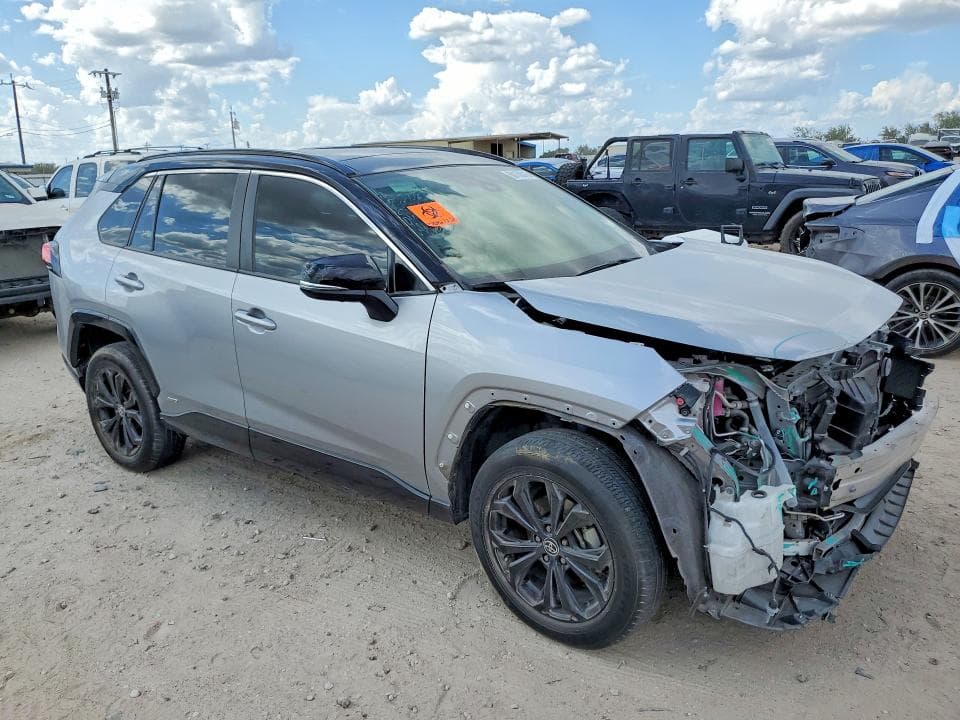 2022 TOYOTA RAV4 XSE 4