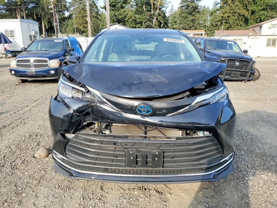 2023 TOYOTA SIENNA XLE 5