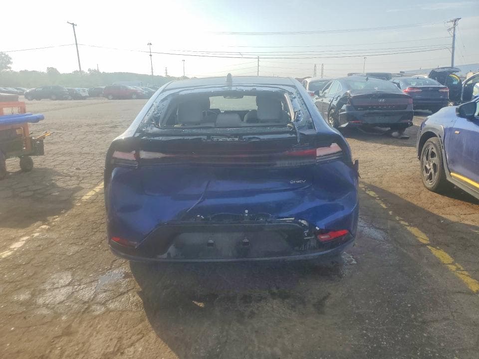 2024 TOYOTA PRIUS XLE 6