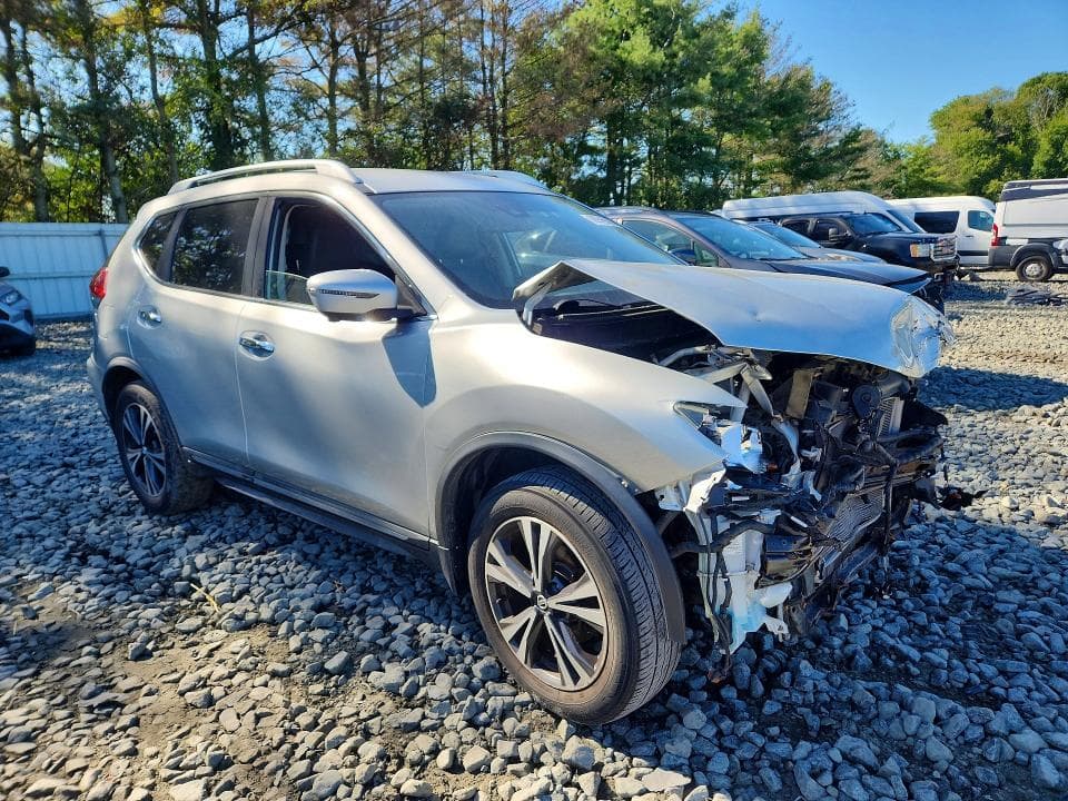 2017 NISSAN ROGUE SL 4