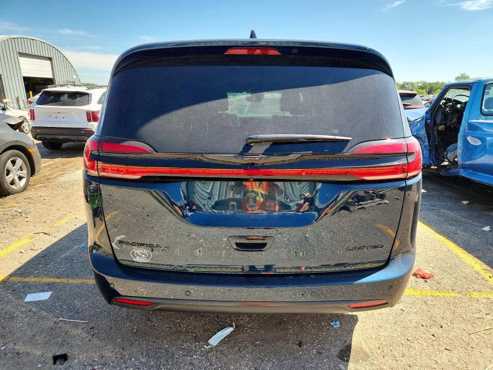 2025 CHRYSLER PACIFICA LIMITED 6