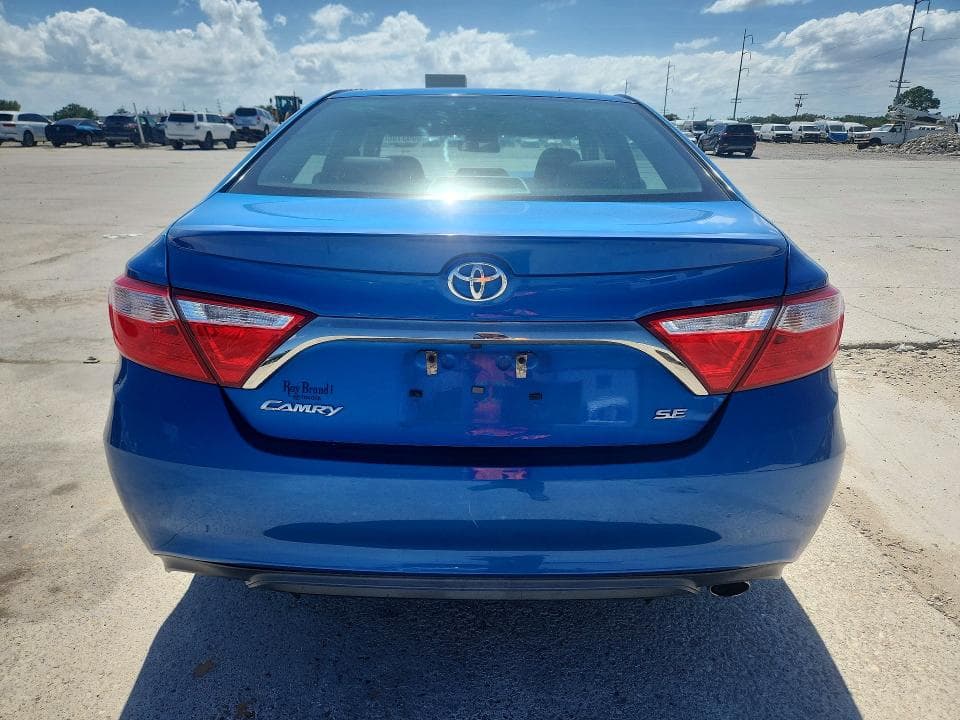 2017 TOYOTA CAMRY SE 6